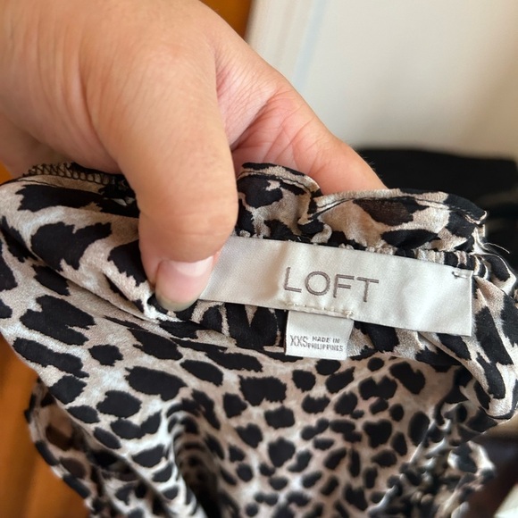 LOFT ANIMAL PRINT PUFF SLEEVE BLOUSE - Picture 3 of 4